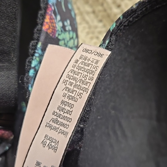 ☕️ VICTORIA'S SECRET LINED PERFECT COVERAGE UNDERWIRE BRA SIZE 36C - Picture 6 of 7